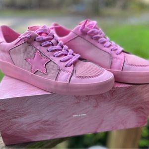 New with box Hot Pink Vintage Havana.